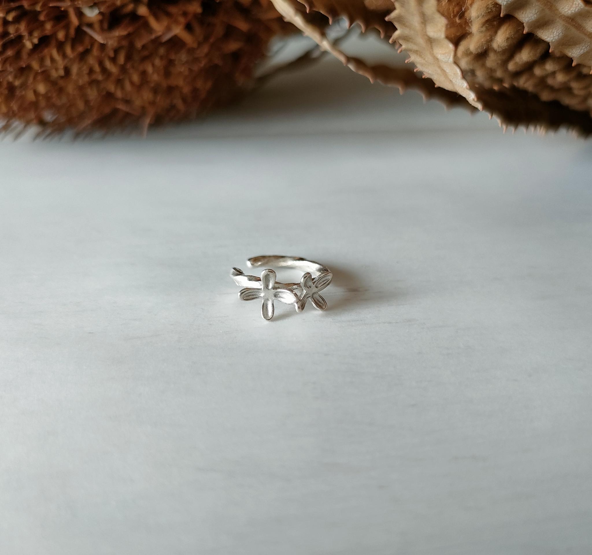 金木犀のイヤーカフ