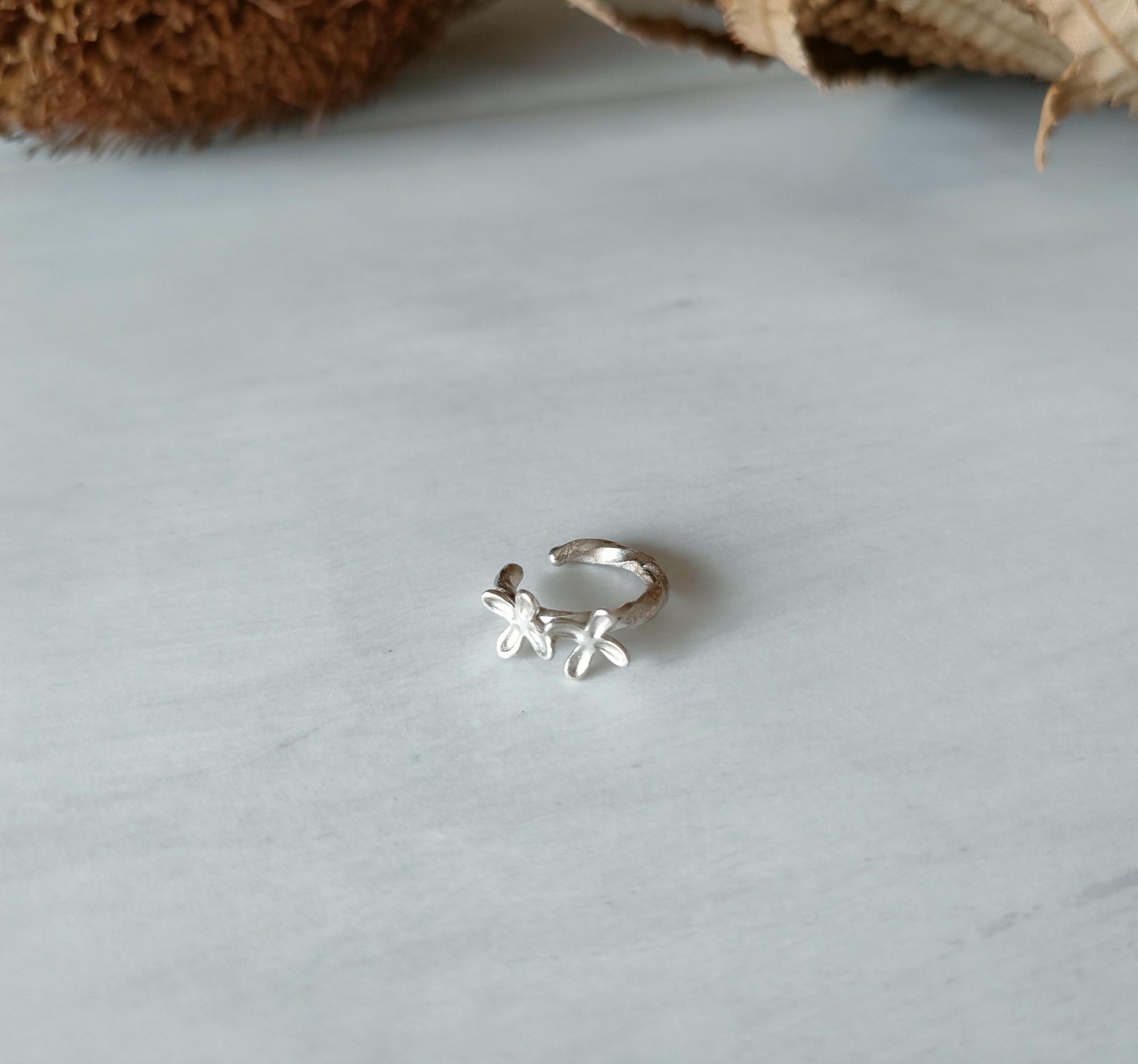 金木犀のイヤーカフ | 2枚目