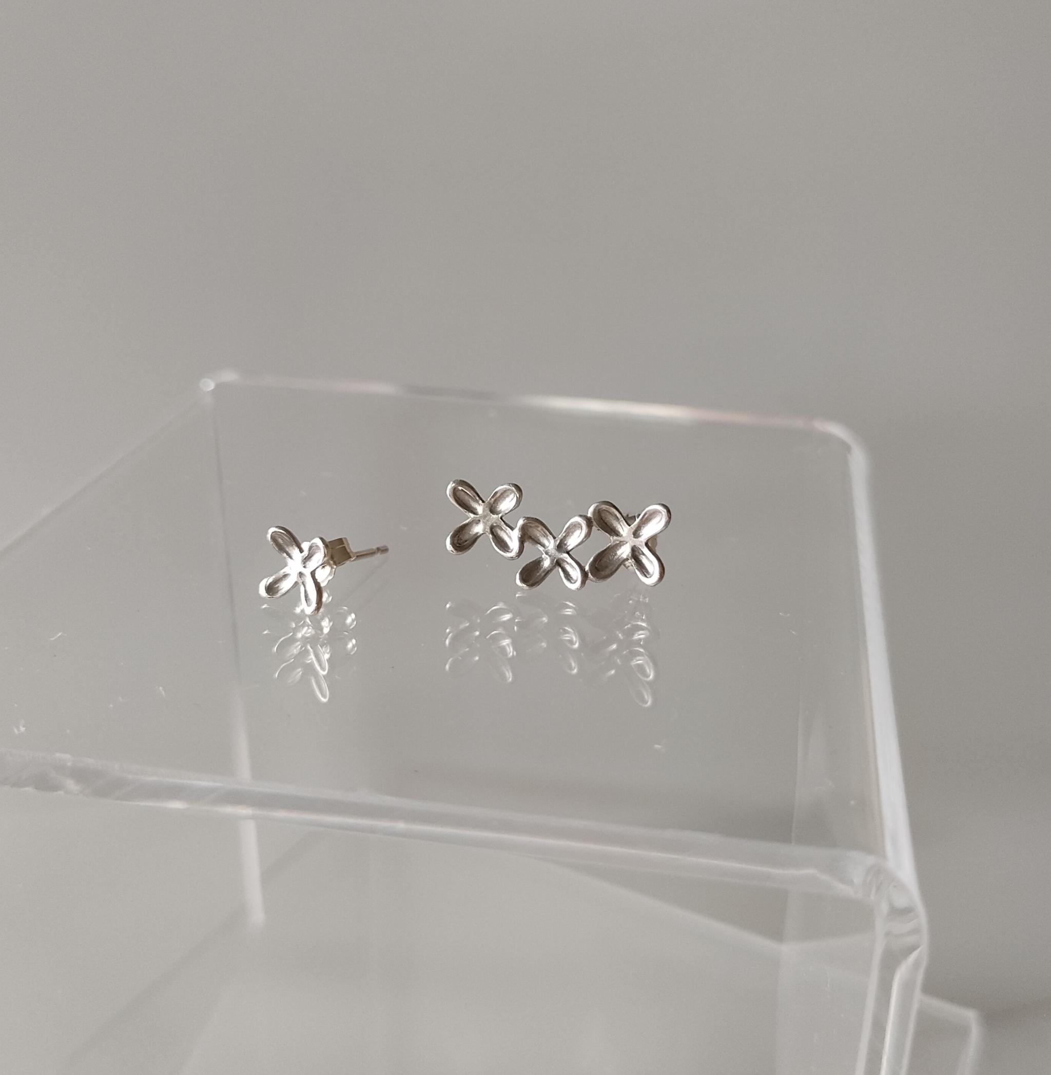 金木犀ピアス 3粒と1粒  no,2 | 5枚目